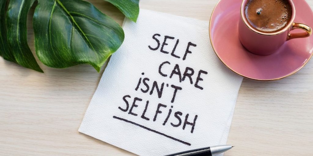 Self-care isn't selfish, met een kopje koffie erbij